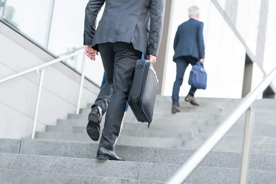 Sac d'affaires sac à dos pour homme qui a l'air bien